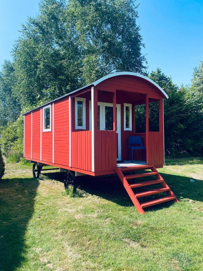 Pipowagens Bij Pannenkoekenrestaurant & Camping De Koppenjan 'Een Uniek Verblijf Met Kinderspeelboerderij' Jubbega-Schurega ภายนอก รูปภาพ