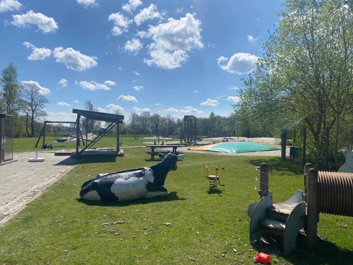 Pipowagens Bij Pannenkoekenrestaurant & Camping De Koppenjan 'Een Uniek Verblijf Met Kinderspeelboerderij' Jubbega-Schurega ภายนอก รูปภาพ